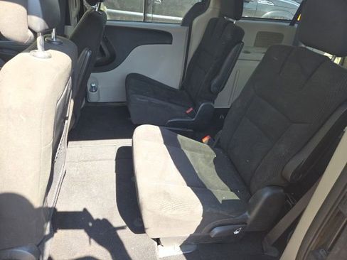 Used 2016 Dodge Grand Caravan SXT FWD image 7