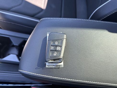 Certified 2022 Volkswagen Tiguan SEL R-Line image 73