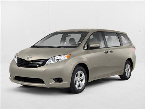 Used 2013 Toyota Sienna LE w/ Towing Pkg image 1