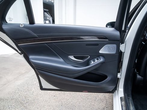 Used 2015 Mercedes-Benz S 550 Sedan image 21