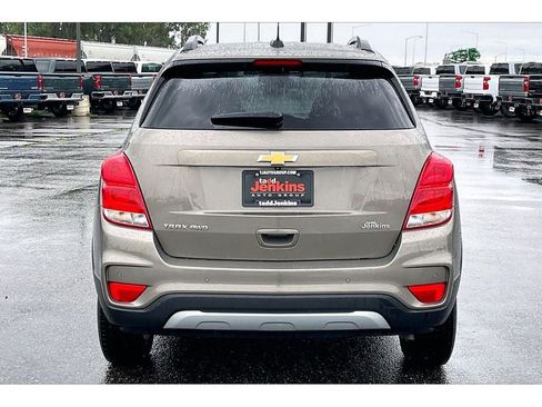 Used 2021 Chevrolet Trax LT w/ Driver Confidence Package AWD/4WD image 4