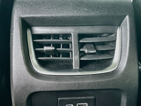 Used 2023 Chevrolet Blazer LT FWD image 26