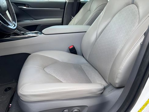 Used 2019 Toyota Camry XSE FWD image 17