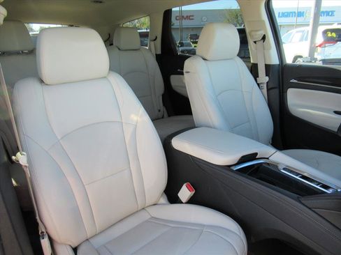 Used 2023 Buick Enclave Premium image 6