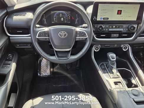 Used 2025 Toyota Grand Highlander AWD image 11