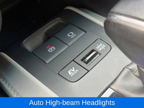 Used 2022 Toyota Venza LE AWD/4WD image 26
