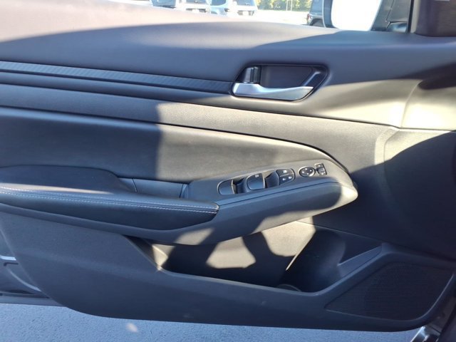 Used 2025 Nissan Altima 2.5 SV FWD image 22