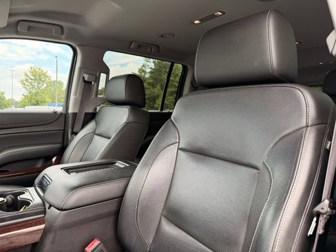 Used 2017 GMC Yukon XL SLT AWD/4WD image 16