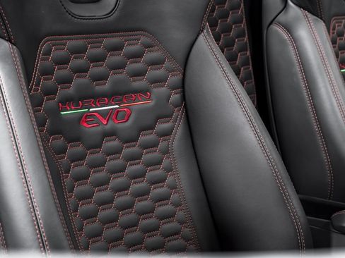 Used 2022 Lamborghini Huracan EVO RWD image 35