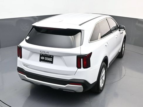 Used 2025 Kia Sorento LX FWD image 16