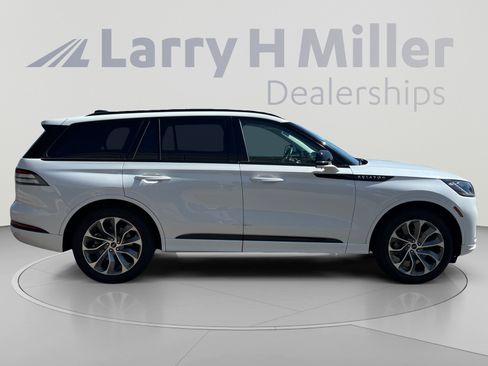 Used 2025 Lincoln Aviator AWD w/ Jet Appearance Package image 6