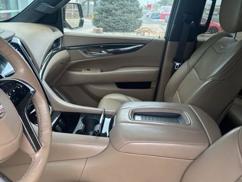 Used 2019 Cadillac Escalade ESV Platinum image 5