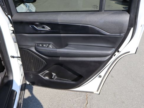 Used 2023 Jeep Grand Cherokee L Laredo image 36