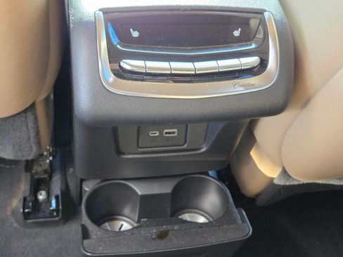 Used 2020 Cadillac XT6 Premium Luxury w/ Platinum Package FWD image 17