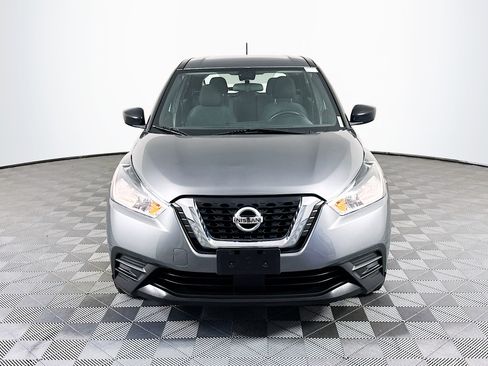 Used 2020 Nissan Kicks S image 2