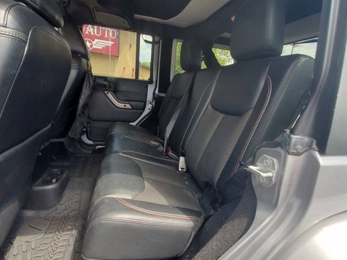 Used 2016 Jeep Wrangler Unlimited Sahara AWD/4WD image 6