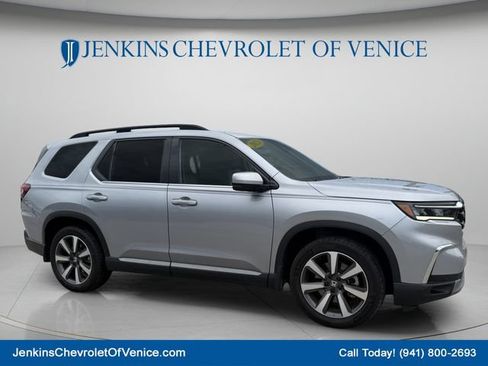 Used 2023 Honda Pilot Touring image 2