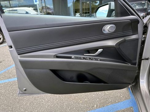 Used 2023 Hyundai Elantra SEL w/ Convenience Package FWD image 8