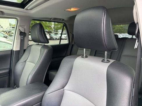 Used 2018 Toyota 4Runner SR5 Premium image 17