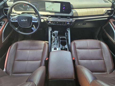 Certified 2023 Kia Telluride EX w/ EX Captain's Chair Package FWD image 5