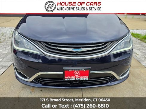 Used 2018 Chrysler Pacifica Limited w/ Advanced Safetytec Group FWD image 10