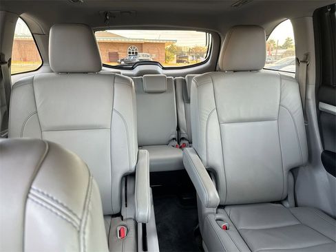 Used 2017 Toyota Highlander XLE image 34