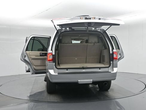 Used 2017 Lincoln Navigator Select RWD image 18