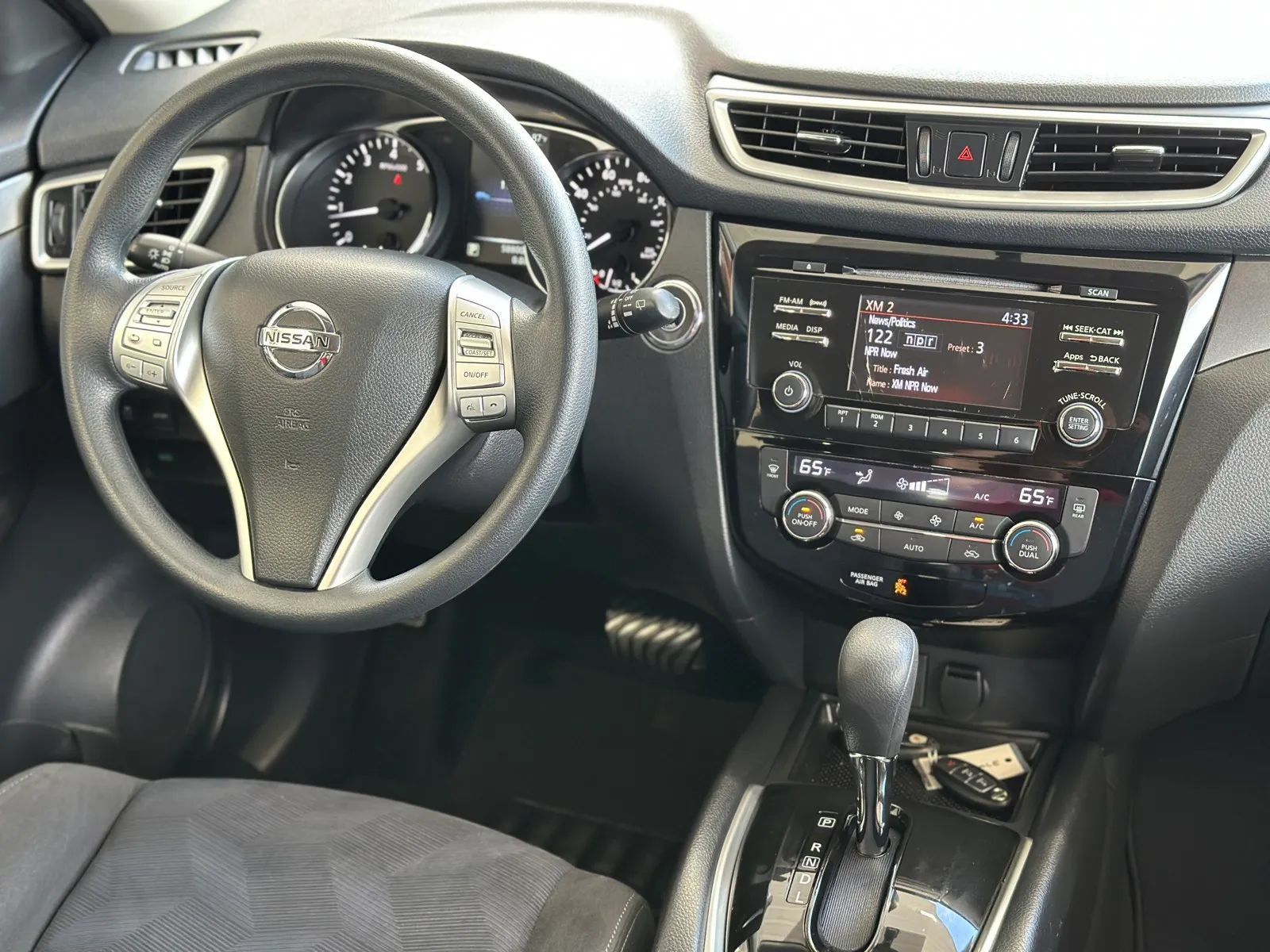 Used 2016 Nissan Rogue SV AWD/4WD image 24