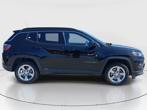 Used 2023 Jeep Compass Latitude image 4