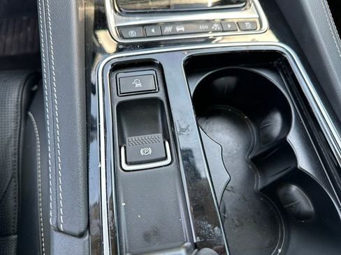 Used 2020 Jaguar F-PACE R-Sport image 23