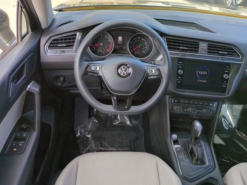 Used 2021 Volkswagen Tiguan SE w/ Panoramic Sunroof Package image 15