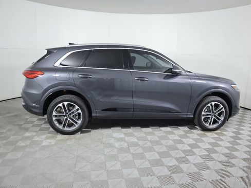 Used 2025 Audi Q5 2.0T Premium Plus w/ Premium Plus image 5