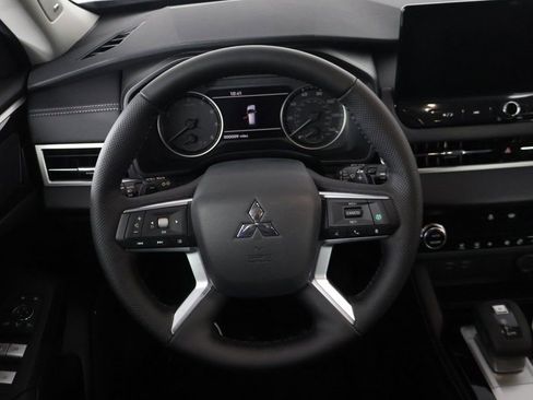 New 2026 Mitsubishi Outlander SE image 39