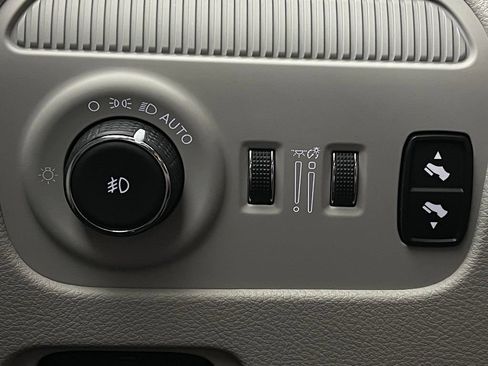 Used 2022 Jeep Wagoneer Series III w/ Premium Group I AWD/4WD image 26