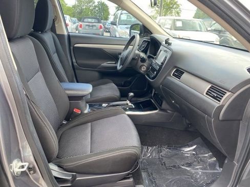Used 2018 Mitsubishi Outlander ES AWD/4WD image 29