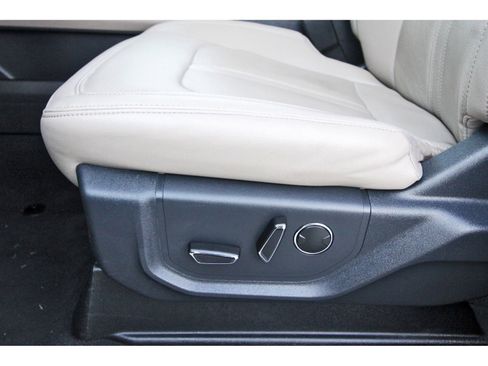 Used 2024 Ford Expedition Limited RWD image 29