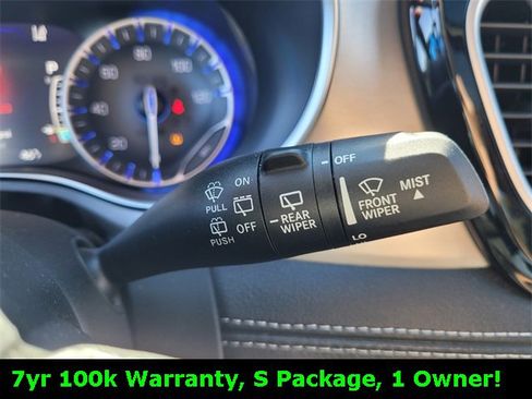 Used 2024 Chrysler Pacifica Limited w/ S Appearance Package image 29