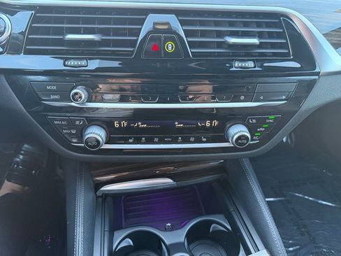 Used 2022 BMW 530e w/ M Sport Package image 22