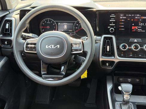 Used 2023 Kia Sorento LX image 22