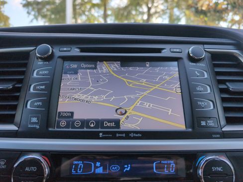 Used 2019 Toyota Highlander Limited Platinum AWD/4WD image 23