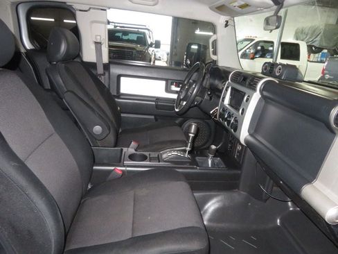 Used 2007 Toyota FJ Cruiser 4WD w/ Upgrade Pkg 1 image 28