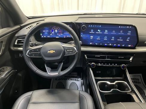 Used 2025 Chevrolet Traverse LT image 17