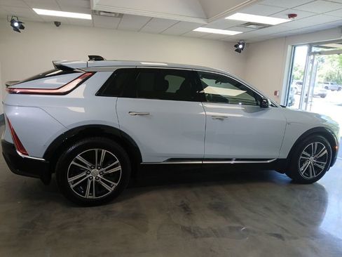 Certified 2024 Cadillac Lyriq Luxury AWD/4WD image 8