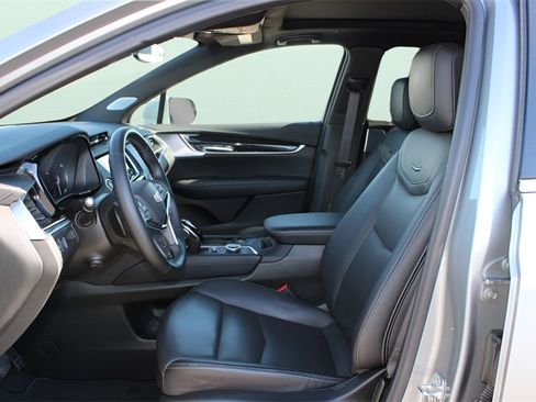 Used 2025 Cadillac XT5 Premium Luxury image 15