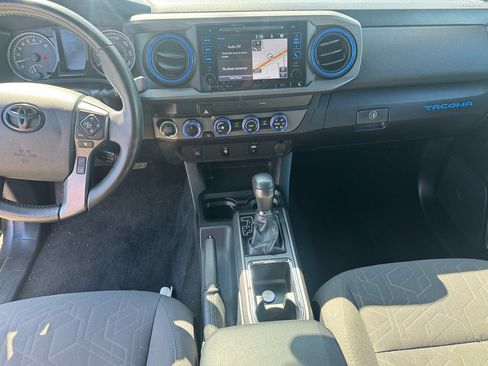 Used 2019 Toyota Tacoma TRD Sport AWD/4WD image 16