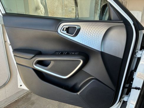 Used 2025 Kia Soul LX w/ LX Technology Package image 18