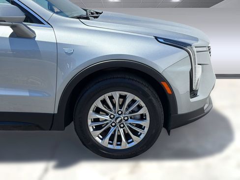 Certified 2025 Cadillac XT4 Premium Luxury FWD image 11