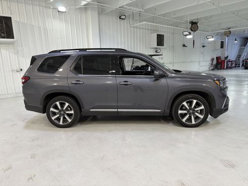 Used 2023 Honda Pilot Elite image 6