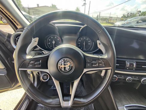 Used 2018 Alfa Romeo Giulia Ti w/ TI Performance Package AWD/4WD image 22