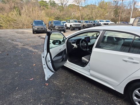Used 2026 Toyota Corolla LE image 9